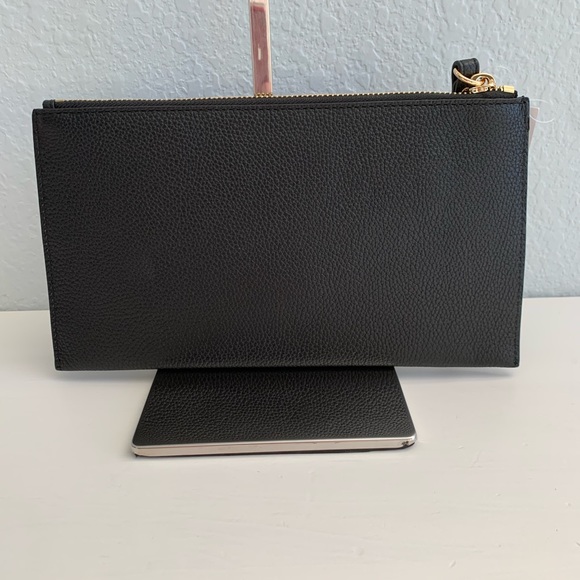 Michael Kors Jet Set Large Black Leather Clutch - Picture 2 of 4